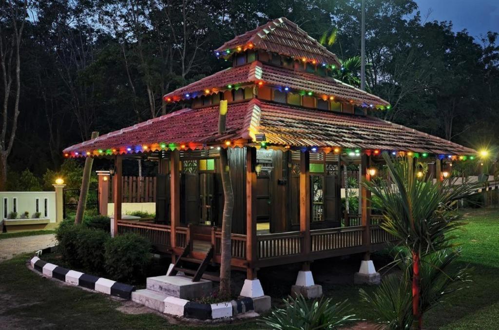 Oyo Home 90745 Desa Balqis Beach Resort Malacca Exterior photo