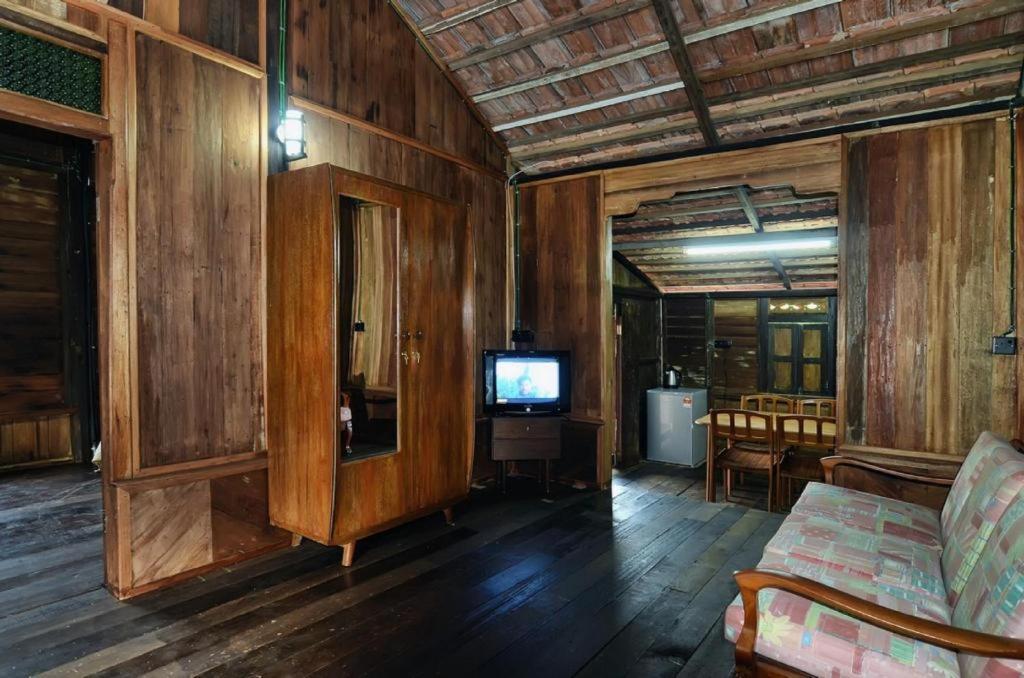 Oyo Home 90745 Desa Balqis Beach Resort Malacca Exterior photo