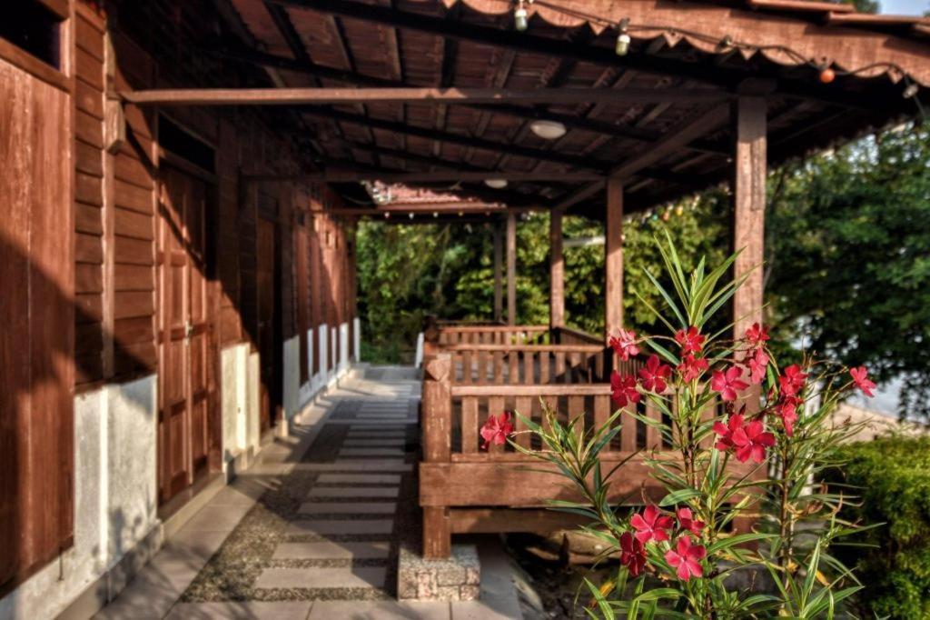 Oyo Home 90745 Desa Balqis Beach Resort Malacca Exterior photo